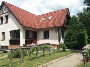 A Balaton közelében festői környezetben családi ház eladó